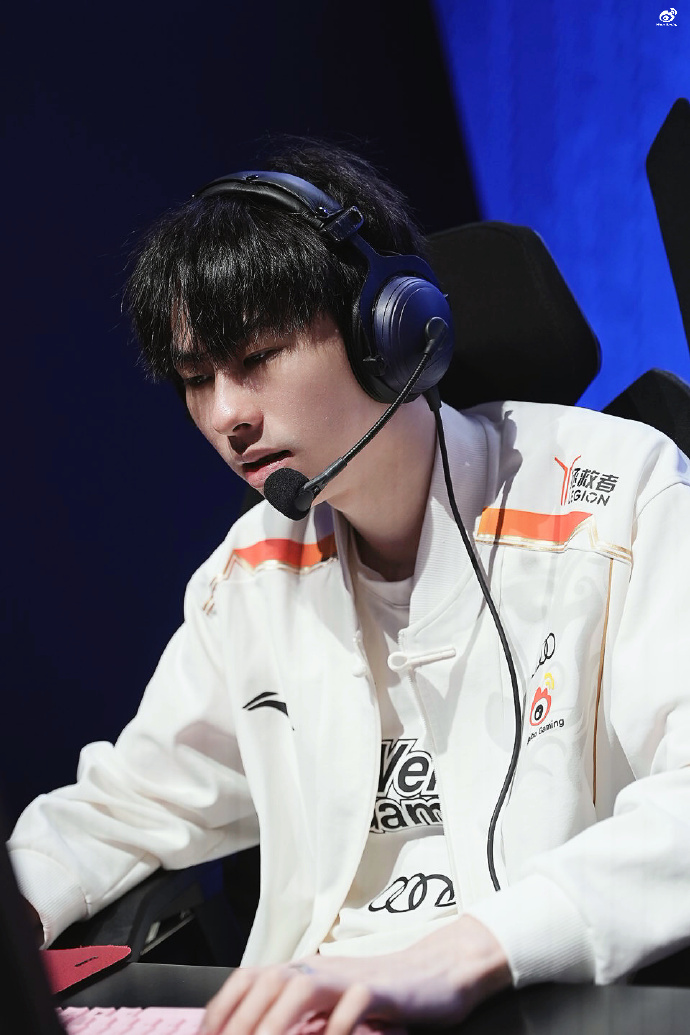 中国台湾网友讨论WBG首局胜LNG:GALA真的超烂 小虎纯在遛狗