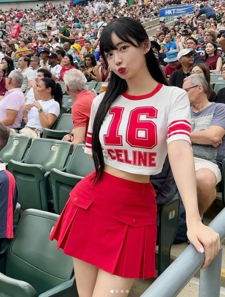 PUBG美女主持郭敏善晒照:小嘴嘟嘟,谁看了能不迷糊~