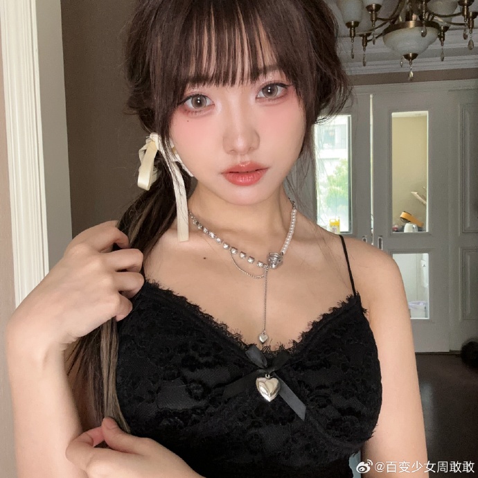 我都不敢想和敢敢舌吻有多爽?手游主持周敢敢晒照 网友逆天回复