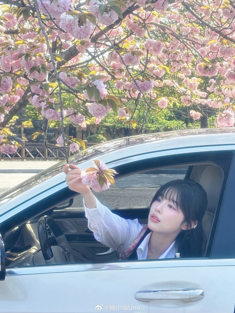 都回来了!时隔五个月 Doinb妻子糖小幽晒照:春日电台 ?