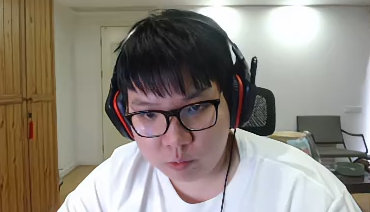 AJ在等霸哥道歉:官方警告过我们不能说他的事,我印象里从来没说过!