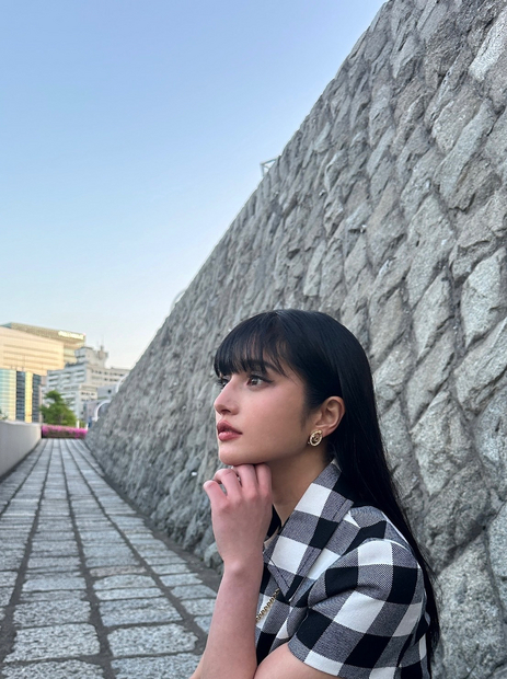 Taki、黑发、蓬松的刘海给人一种氛围！