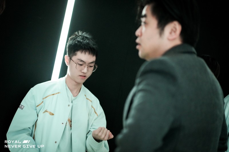 上单zdz 打野wei 中单汤圆 下路焕烽 辅助ming RNG能走多远?