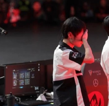 BLG失利后台花絮:少年意气不羁,再出发也志冲霄汉!