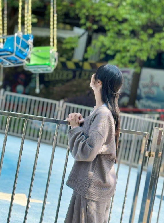 解说小苍晒照:大伙520快乐呀~