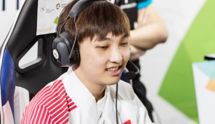 xiye:主播带着梦想上班去了,全华班夺冠应该是每个人的梦想了