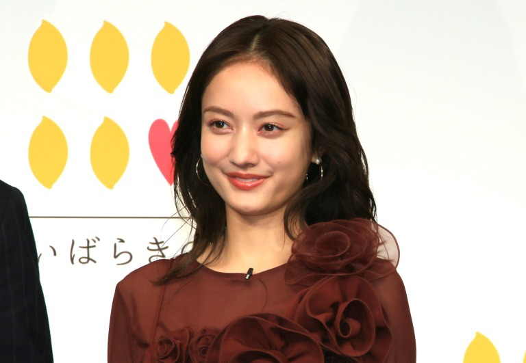 谷玛利亚,“另类”的大胆镜头成为话题!“诶?是本人吗?”“气氛完全不一样。”