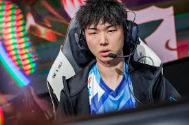 中国台湾网友热议越南杀人案:toyz地位不保!狱一中争夺战来咯