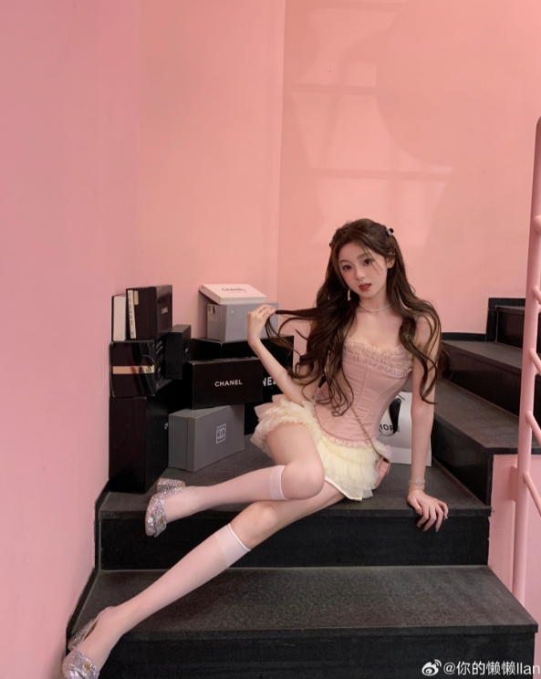 私生女谣言还未坐实 王思聪新女友懒懒承认恋情:肤白貌美 身材更是火爆非常