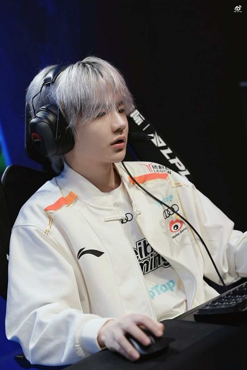 网友热议Crisp被换下:唯一一个有血性的被换下了,剩下四个?