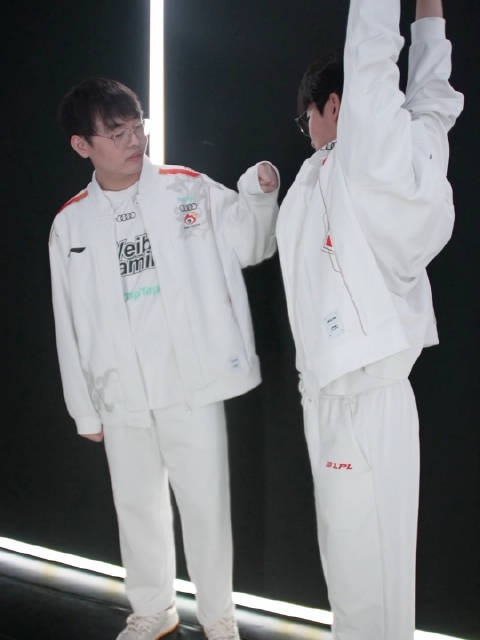 WBG赛场花絮:Tarzan重拳出击