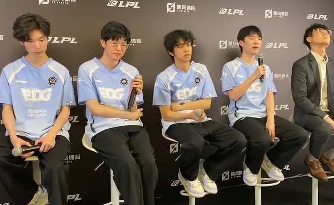 EDG赛后群访 教练:我对选手英雄池很有自信,没有全局BP更好准备