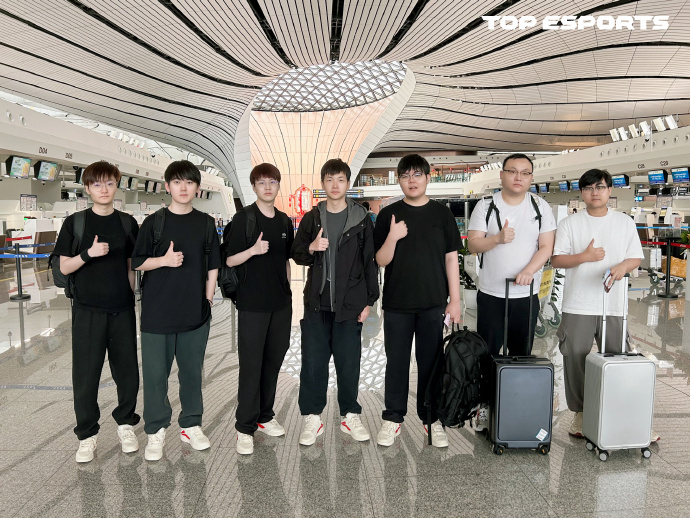 起手处于劣势?TES今日才抵达沙特 T1、BLG均已提前一天达到休整