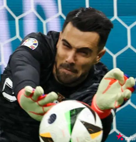 大发体育-科斯塔:致敬传奇为自己正名 点球三连扑创历史,大发助力你的致富之路!