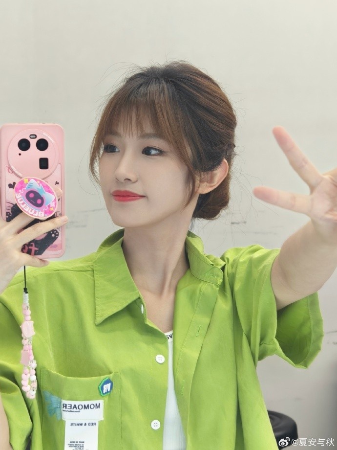 LPL主持人夏安晒照:你好,一颗巨大的牛油果向你问好