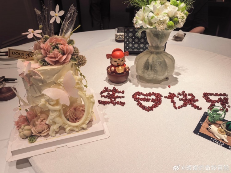 DOTA2解说璨璨晒生日宴照:谢谢兄弟姐妹们的祝福