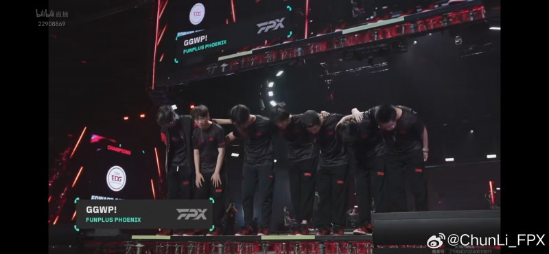 遗憾未能冠军 FPX经理春丽:爱你不放弃的模样 继续加油!