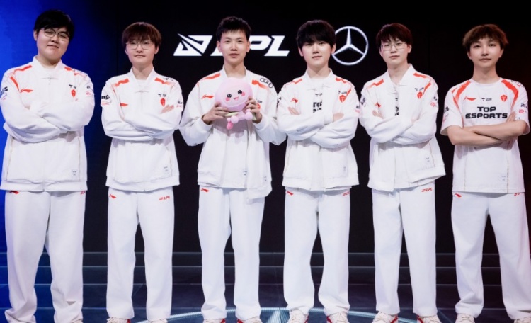 Meiko:常规赛结束大家都辛苦了,季后赛继续保持!