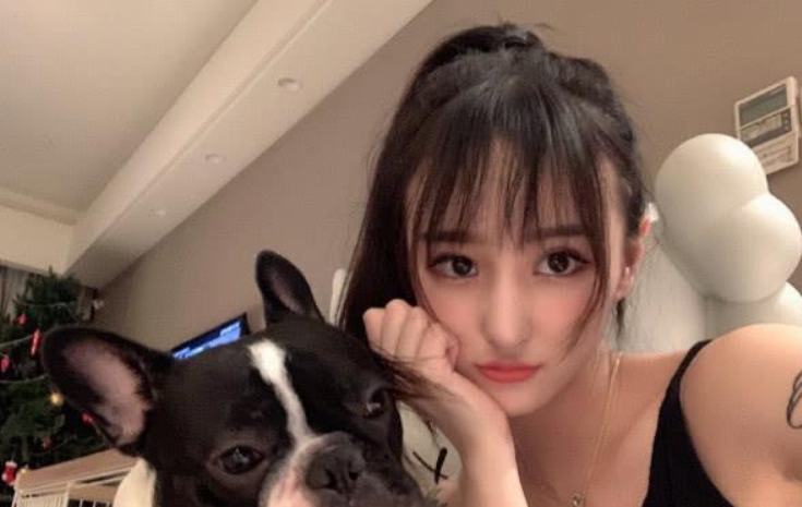 Uzi:小时候奥咪咪学乒乓球 跟陈梦一起学一起打过 可惜没有走这条路