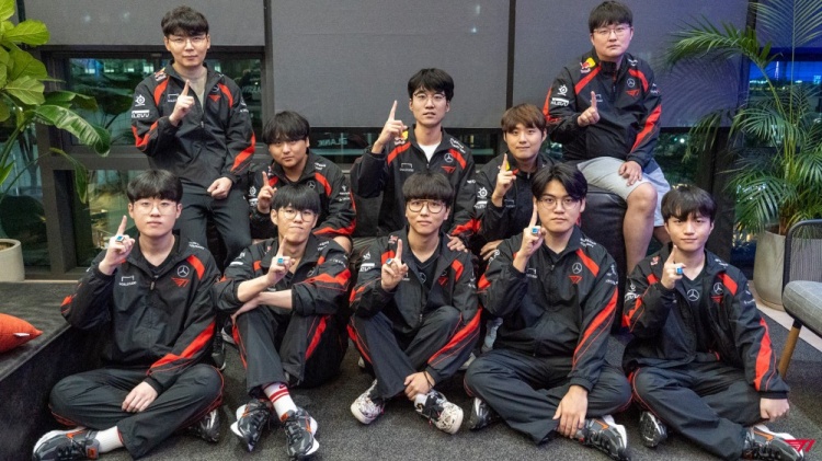 T1分享活动返图:Faker因病缺席活动