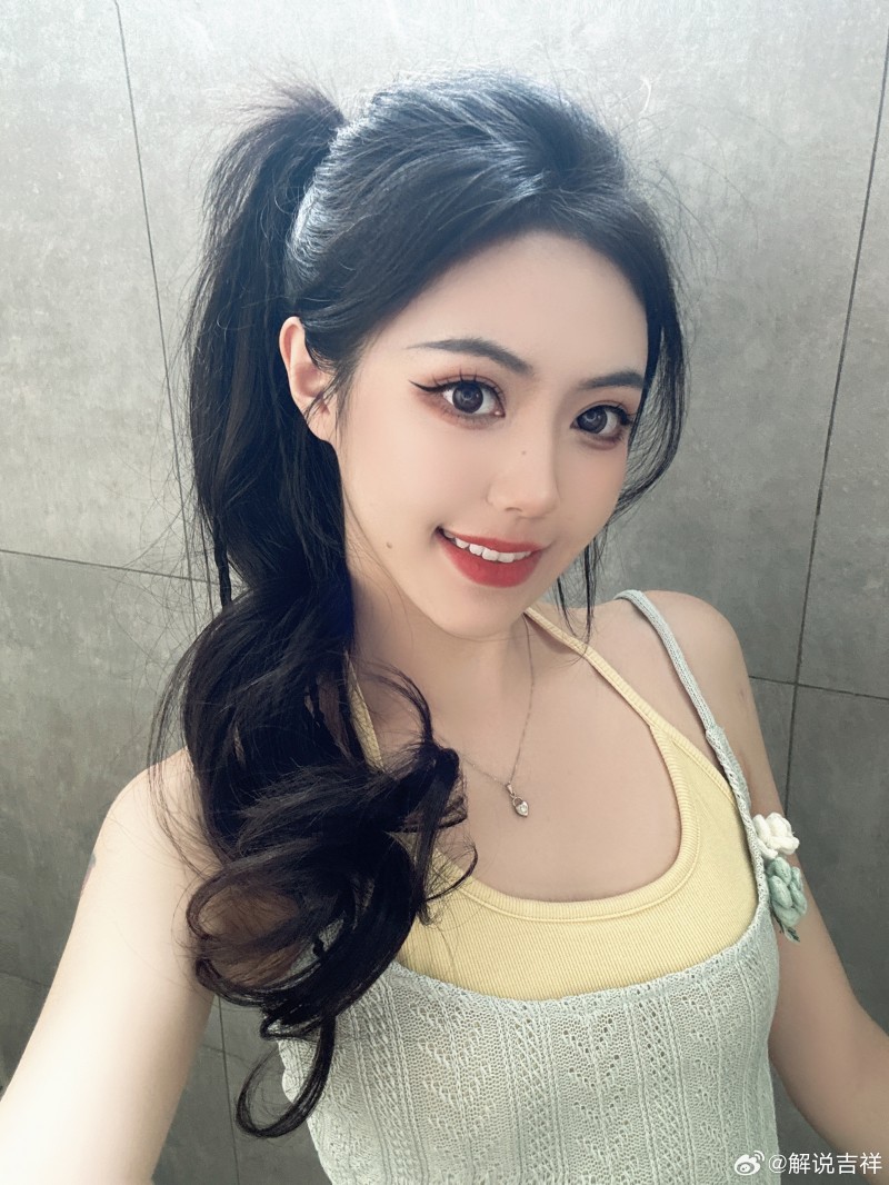 PEL美女解说吉祥晒美照:准备好成都线下见了吗!我准备好了!