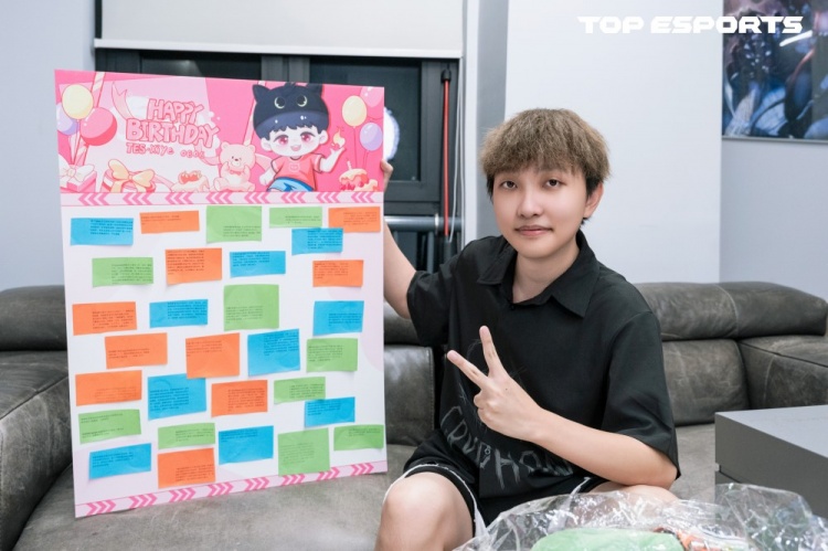 TES分享xiye生日返图:留下欢乐的生日记忆,开启苏哥的新岁奇遇