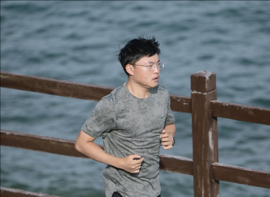 传闻:Uzi收到的邀请是跑10km 但他主动提出想要尝试全马42.195km