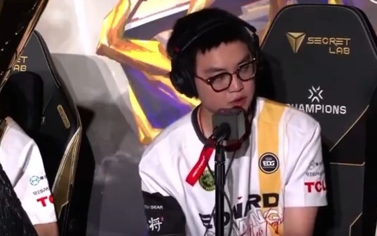 ZmjjKK :BO5总击杀突破111是好数字,证明我们今天一定能拿冠军