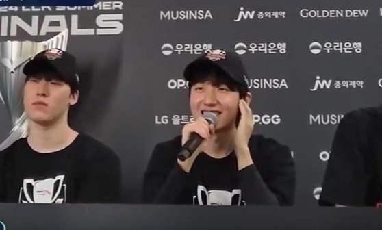 Peanut:感觉和去年夺冠挺相似都不被外界看好,我们今天打得更好