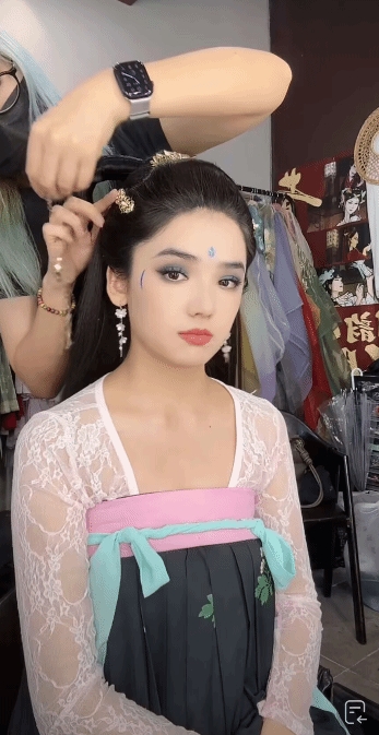 泼天的富贵~《黑神话》二姐演员直播化妆:再次COS游戏形象