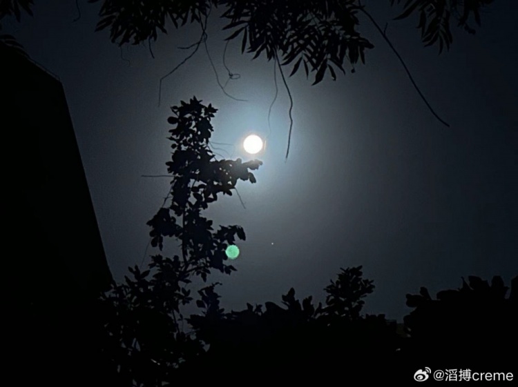creme更博晒照:十五的月亮十六圆