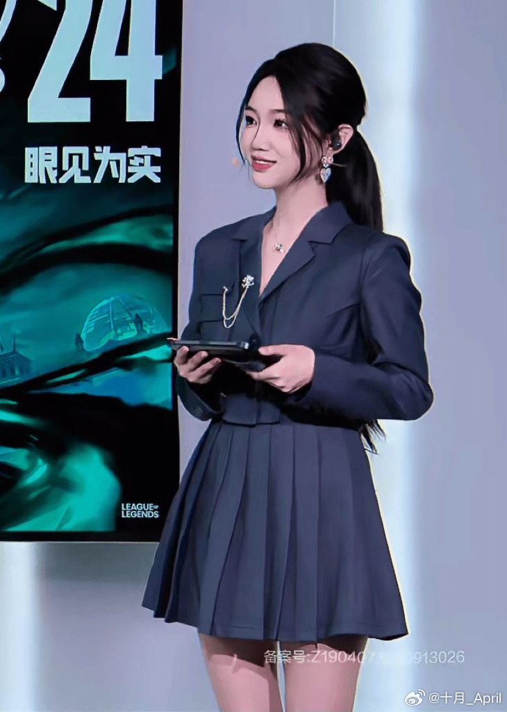 十月晒照:今天是跨天班初体验 欢迎来一路看俺的世界赛主持!