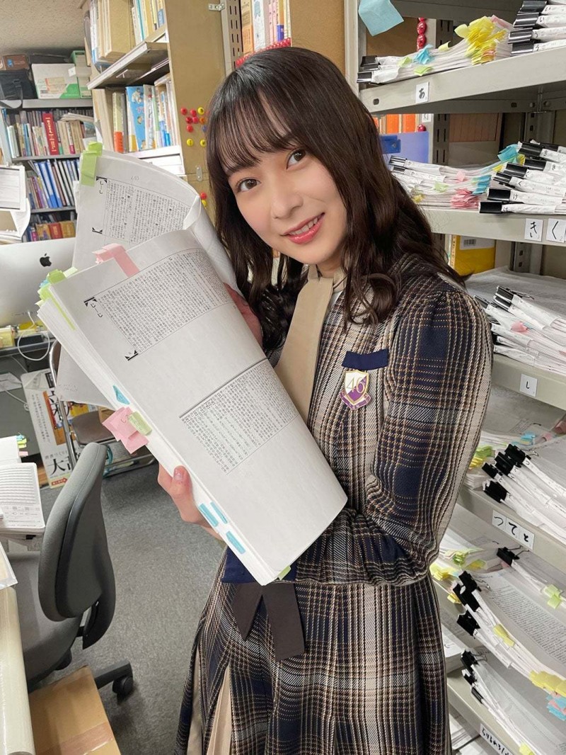 乃木坂46铃木绚音全新小说杂志《小说幻冬》连载《彷徨于语言之海》开始!