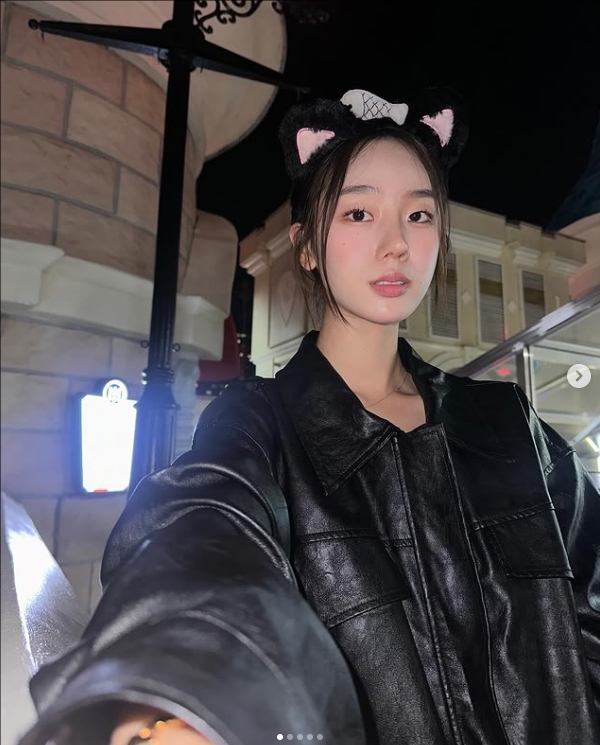 Peyz姐姐晒美照:带上猫耳头箍,格外粉嫩~