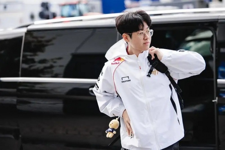 Zeus:现在比较流行可以打团且能分推的上单英雄