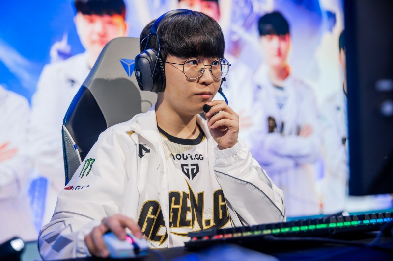 GEN上单Kiin分享漫画图片:我会在巴黎加油的!