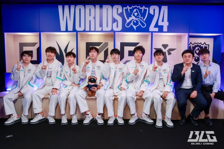 BLG官方分享合照:梦想、希望、未来,都是靠自己来决定的!