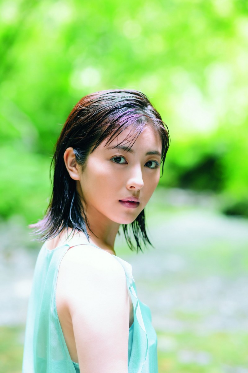 浜辺美波全新写真集『浜辺美波写真集20』情报解禁照片抢先看!