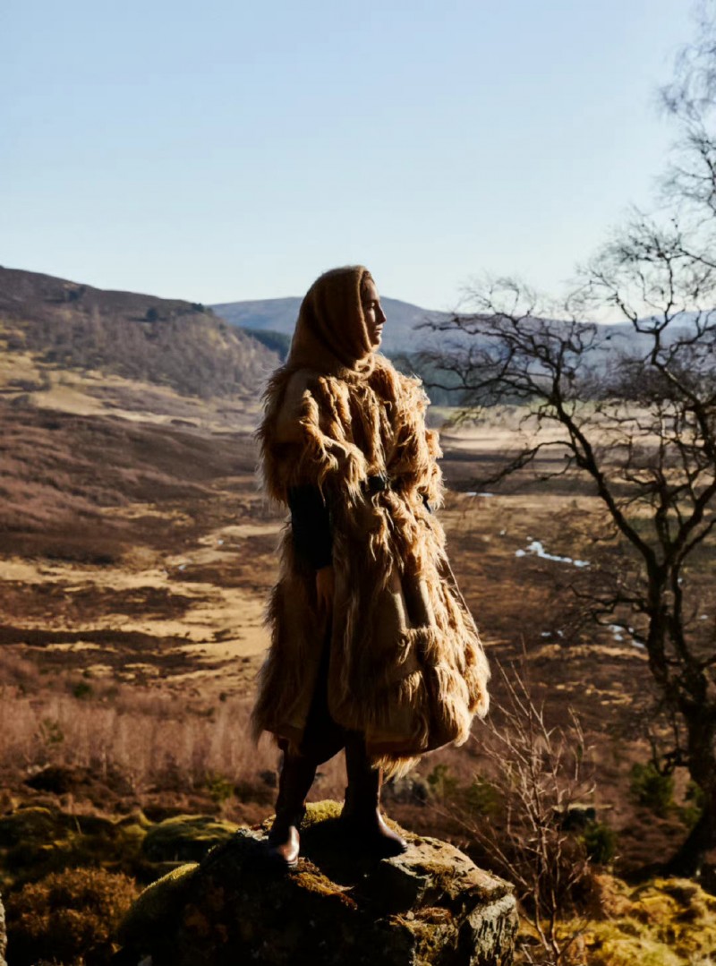 UK Harper’s Bazaar October 2022Photography: Josh ShinnerStyling: Cathy Kasterine 