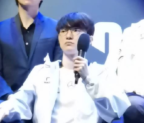 Faker:和年轻选手一起 让我也进步很多 很感谢他们