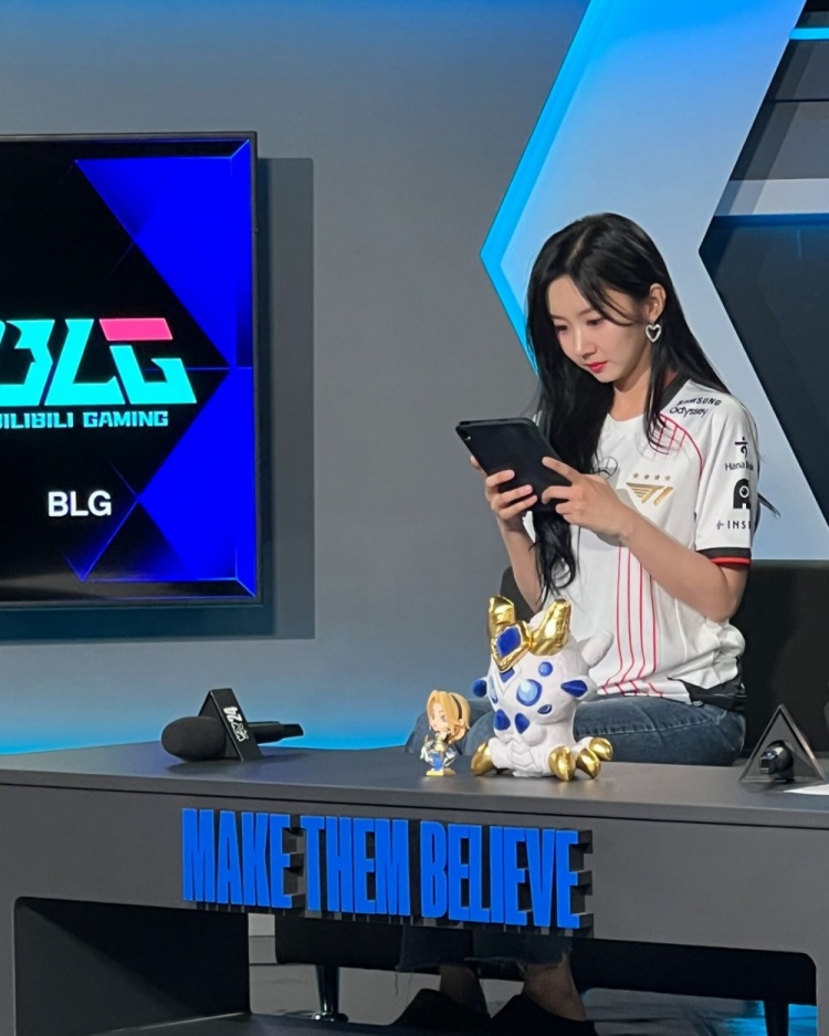 LCK主持尹秀彬:今年一年也洋溢着幸福,最强LCK大家都加油