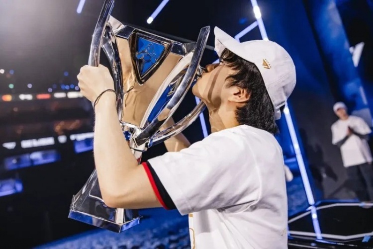 Keria:出道前接受采访时说想要派克皮肤,是不是要遵守约定