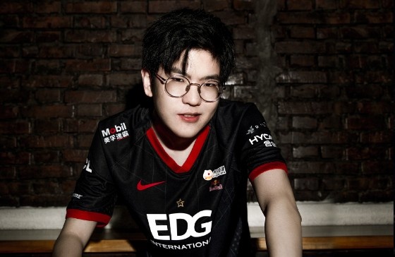 朱开:jiejie之前就有队伍找过,明年大概率会换队伍