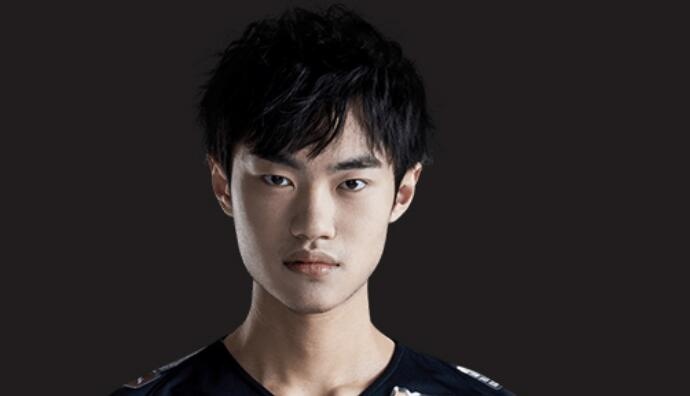 爆料人:左手合同有自动续约条款 要左手只能破坏条件/支付转会费