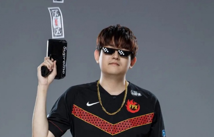 Doinb:金贡过几天来,住我家,跟他说很多次来我家,他太客气了