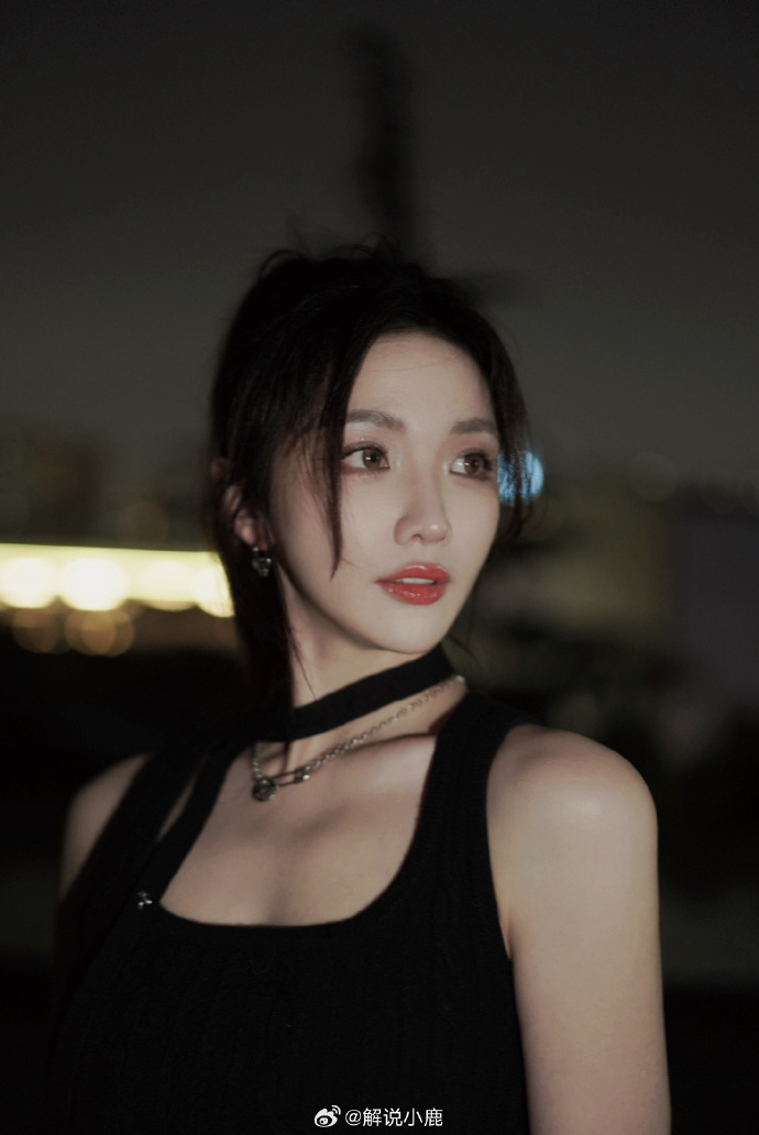 KPL解说小鹿晒照:拾到了一捧光✨可惜忽明又忽暗 