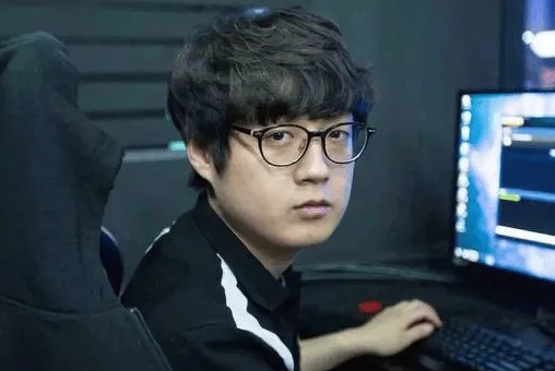 H-dragon:Mata前几天认真地说要当选手,说该不该打老头杯