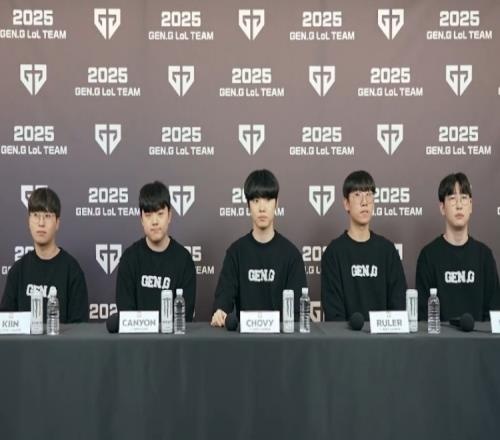 Ruler:好奇新辅助Duro,在中国时,和missing交流需要通过翻译