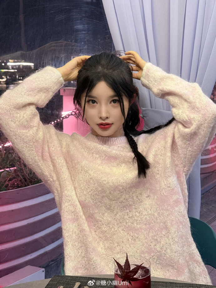 Doinb妻子糖小幽更博:好久没有夜生活 可惜我一口就头晕