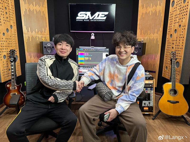 冰释前嫌!Langx晒和Puff在成都见面握手的照片